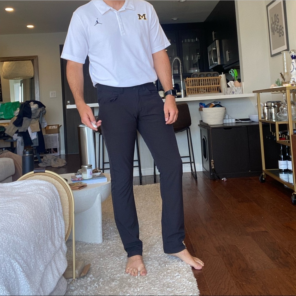 TRAVIS MATTHEW GOLF PANTS SIZE 30